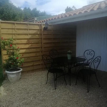Au Coeur Des Vignes Medoc Apartment *